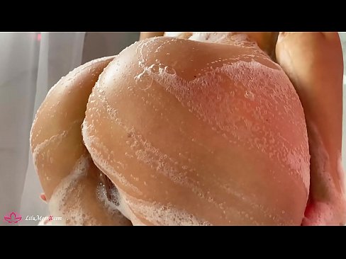 ❤️ Brunetka masturbuje kundičku s vibrátorom až do intenzívneho orgazmu v sprche ❌ Porno video na nás sk.muitohentai.ru ﹏
